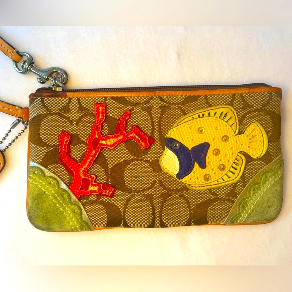 Coach Limited Edition Colorful Fish Coral Wristlet Three D Detailing 7 x… - Picture 3 of 3